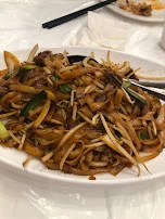 Fried Rice Noodle with Beef and Bean Sprout 干炒牛河